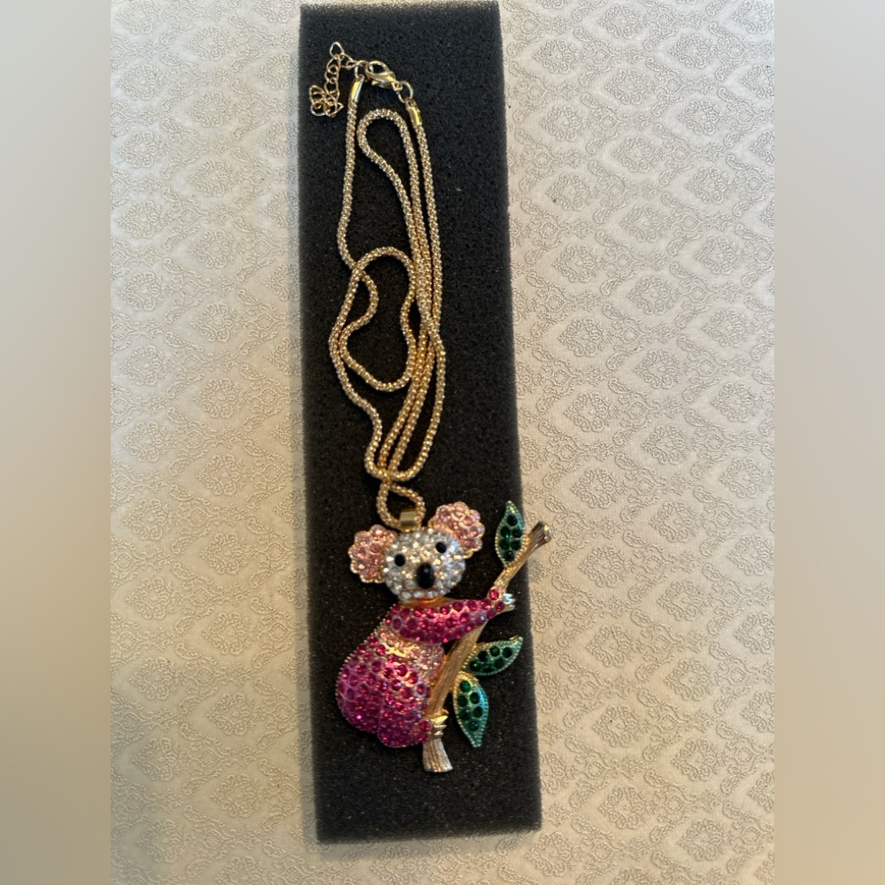 NWOT Sparkling Koala Pendant Necklace